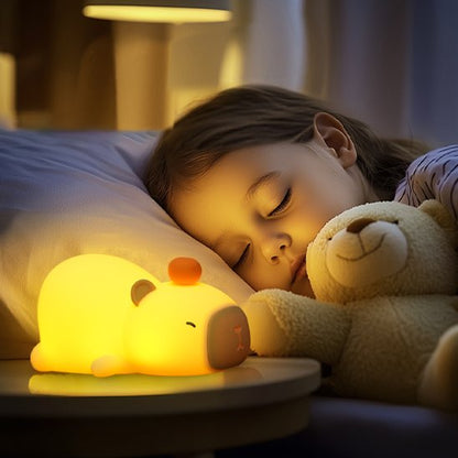 Veilleuse bébé-Capybara-fillette-endormie